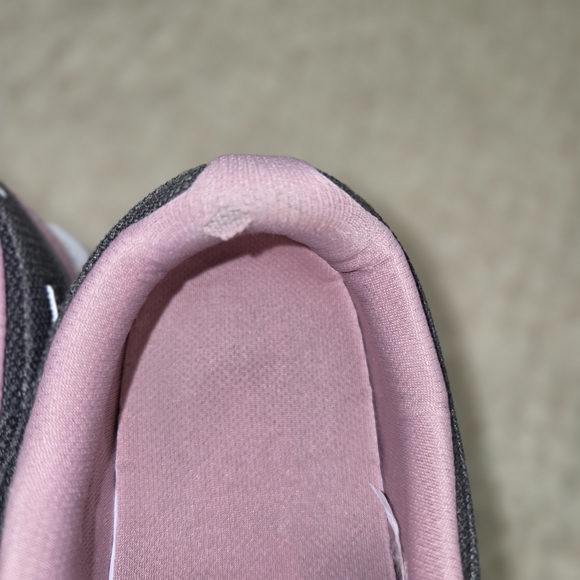 On Running Women's Shoes in Mauve and Charcoal - Picture 8 of 10